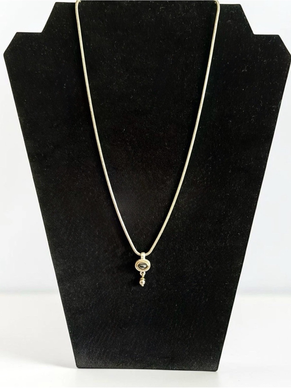 Vintage Liz Claiborne LCI Black Cabochon Snake Chain Pendant Necklace 19”